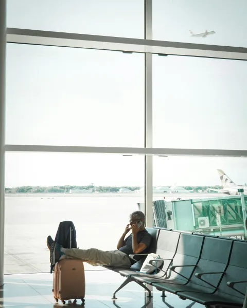 Loud phone calls at the gate